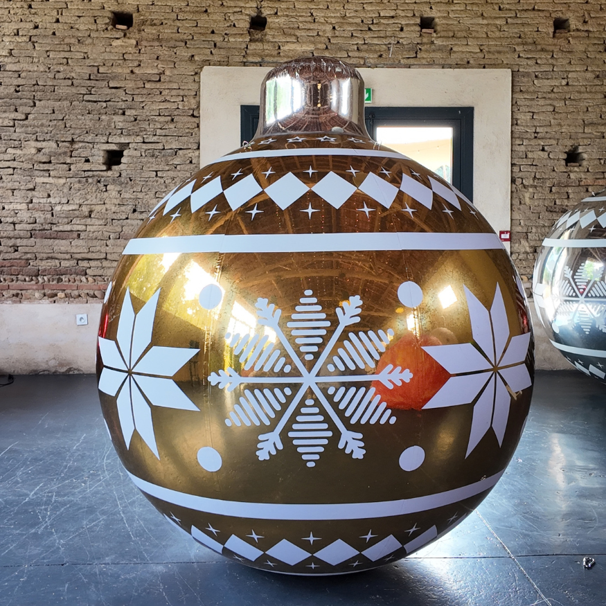 Boule de Noël Géante Gonflable